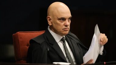 Tornozeleira eletrônica de Filipe Martins teria ficado desligada, segundo Moraes. Imagem referente a matéria